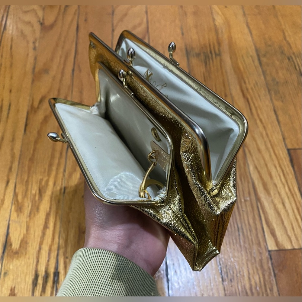 Vintage St. Thomas, double-storage clutch